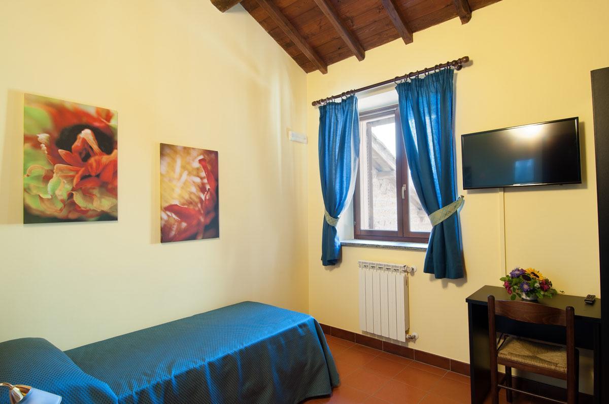 Hotel Capranica Extérieur photo