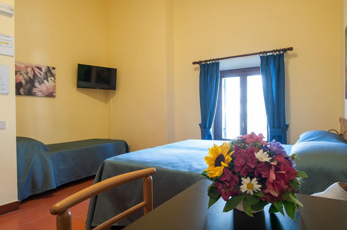 Hotel Capranica Extérieur photo