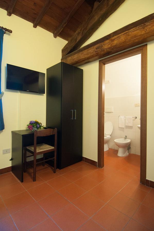 Hotel Capranica Extérieur photo